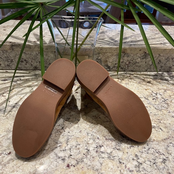 NWOT Vince Kady Brown Suede Water Resistant Bootie - Size 8.5M - Picture 4 of 9